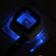 Image de Genius Ideas GI-087663 : Loupe pliable à 3 grossissements avec LED
