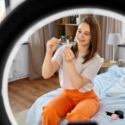 Image de Grundig ED-95927: Support de Téléphone a Pince a Double Anneau Lumineux 2 en 1