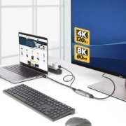 Afbeeldingen van StarTech.com 30cm HDMI naar DisplayPort Adapter Kabel, 8K 60Hz, Actieve HDMI 2.1 naar DP 1.4 Video Converter, HDCP 1.4/2.1/2.2/2.3, DSC 1.2a, USB Bus Powered met Meegeleverde Kabel