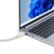Image de StarTech.com Câble HDMI Haut Débit Certifié Premium de 3m, 4K 60 Hz/1440p 144 Hz, HDR10/HDCP 2.2/ARC, 18 Gbps, Câble UHD HDMI 2.0 pour Téléviseur/Moniteur/Écran, Gaine TPE, Blanc