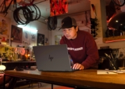 Afbeeldingen van HP OmniBook X FlipNGAI 16-ar0771nb Copilot+ PC AMD Ryzen AI 7 350 Hybride (2-in-1) 40,6 cm (16") Touchscreen 2K 16 GB LPDDR5x-SDRAM 1 TB SSD Wi-Fi 6E (802.11ax) Windows 11 Home Zilver