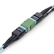Image de StarTech.com Coupleur MPO/MTP, Coupleur Fibre MPO Monomode, Clé Vers le Haut/Clé vers le Bas, Coupleur Fibre Optique MPO/MTP-APC pour Panneaux de Brassage et Boîtiers - Vert