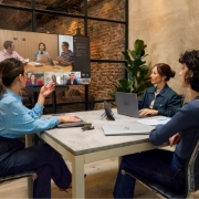 Afbeeldingen van HP Poly Studio 7 Room Compute met Microsoft Teams Rooms